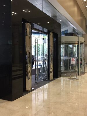 उच्च ग्रेड SS304 में ऊर्ध्वाधर गर्म हवा पर्दा दरवाजे की चौड़ाई 3 मीटर के लिए साइड ब्लोइंग दरवाजा प्रशंसक पर्दा